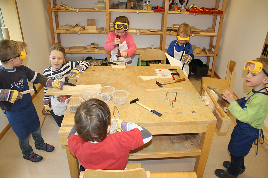 Kreatives Arbeiten mit Holz Evangelischer Integrationskindergarten